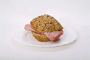 Studio Shot Still Life Stampe: Bread roll with cold cuts