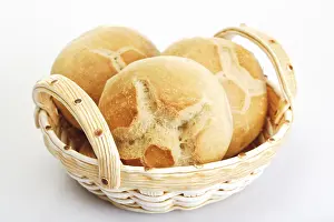 Studio Baked Goods Stampe: Bread rolls in a basket