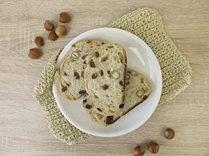 Empty Bakery Products Display Stampe: Bread with sultanas and hazelnuts