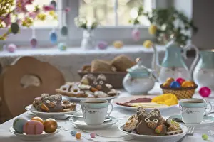 Traditional Easter Eggs Stampe: Breakfast table with Easter eggs