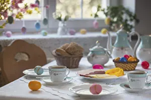 Easter Breakfast Table Stampe: Breakfast table with Easter eggs
