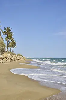 Spanish Coast Stampe: Breaking waves on a sandy beach