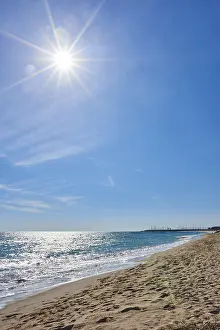 Catalonia Shoreline Stampe: Breaking waves on a sandy beach