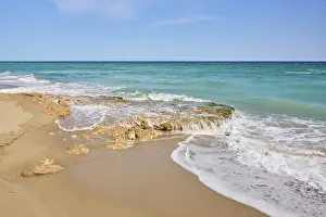 Catalonia Shoreline Stampe: Breaking waves on a sandy beach