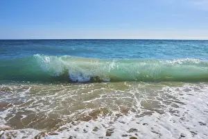 Tarragona Beach Stampe: Breaking waves on a sandy beach