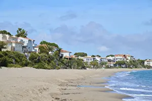 Catalonia Shoreline Stampe: Breaking waves on a sandy beach