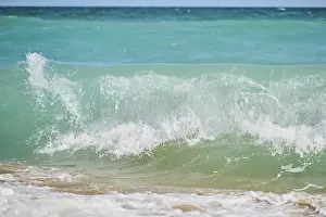 Sandy Ocean Shores Stampe: Breaking waves on a sandy beach