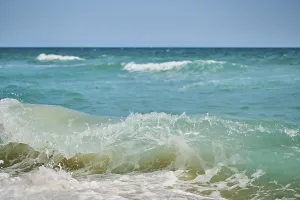 Spanish Coast Stampe: Breaking waves on a sandy beach