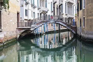 Deserted Waterway In Italy Stampe: Bridge with reflection in canal