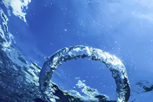 Deserted Ocean Scene Stampe: Bubble Ring Ascends towards the Sun, Underwater