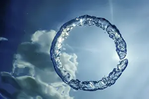 Deserted Ocean Scene Stampe: Bubble Ring Underwater, Ring Bubble