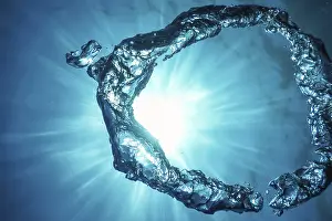 Deserted Ocean Scene Stampe: Bubble Ring Underwater, Ring Bubble