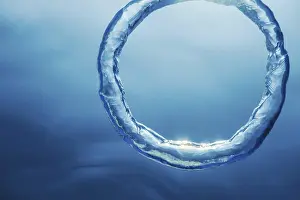 Deserted Ocean Scene Stampe: Bubble Ring Underwater, Ring Bubble