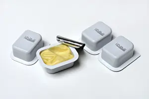 High Calorie Dairy Product Stampe: Butter in breakfast portion, portion pack