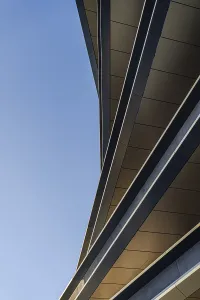 Contemporary Building Stampe: Capturing the sleek lines and sharp angles of modern architecture