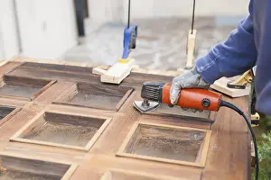 Carpenter At Work Stampe: Carpenter at work with angular Sander