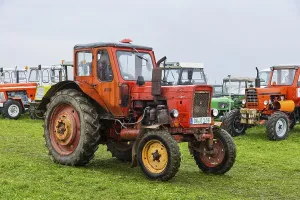 Vintage Styled Travel Photography Stampe: Tractor Pulling