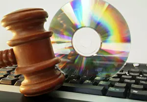 Digital Data Storage Device Stampe: Cd rome on computer keyboard
