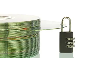 Data Theft Prevention Stampe: CD stack with a CD and a padlock