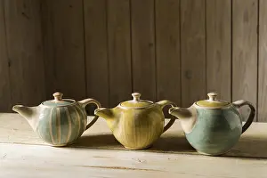 Pottery Making Process Stampe: Ceramic workshop, three glazed pots on workbench
