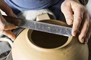 Traditional Crafts Bavaria Stampe: Ceramic workshop, hands measuring diameter of opening with ruler