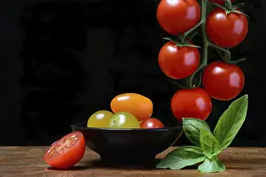 Food Still Lifes Stampe: Cherry tomatoes on the stem and in skin
