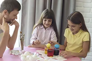 Easter Egg Painting Stampe: Children painted the first Easter eggs
