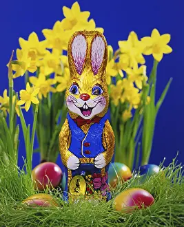 Colourful Easter Decorations Stampe: A chocolate Easter bunny, colourful Easter eggs