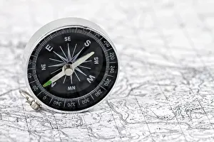 Compass Navigation Stampe: Choice of the direction of movement across the map using the compass
