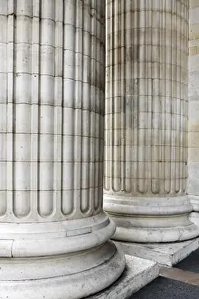 Geometric Exterior View Stampe: Classic columns background