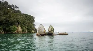 Abel Tasman National Park Stampe: Cleaved rock, Split Apple Rock