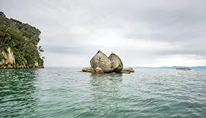Abel Tasman National Park Stampe: Cleaved rock, Split Apple Rock