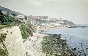 Steep Cliff Overlook Stampe: Cliffs and beach overlooking the Esplanade