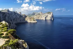 Deserted Beaches Europe Stampe: Cliffs on Majorca