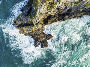 Top Down View Stampe: Top Down over Cliffs and Waves