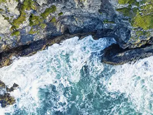 British Coastal Scenery Stampe: Top Down over Cliffs and Waves