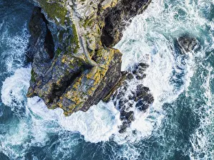 British Countryside Aerial Shot Stampe: Top Down over Cliffs and Waves from a drone