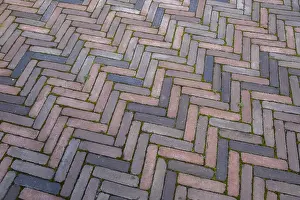 Strassenbild Deutschland Stampe: Clinker paving in herringbone pattern
