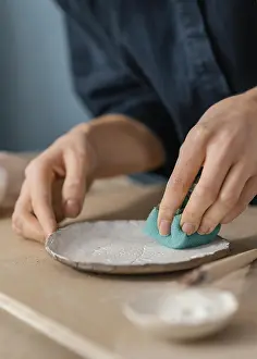 Motion Blur Photography Stampe: Close up hand using blue sponge