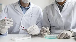 Teamwork In Healthcare Stampe: Close up scientists working together