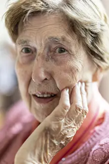 Elderly Woman Portrait Stampe: Close-up, authentic