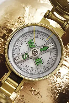 Studio Compass Shot Stampe: Close-up of a compass