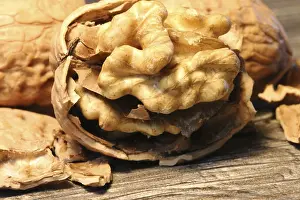 Autumnal Atmosphere Image Stampe: Close-up of walnuts on the table