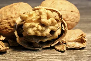 Close Up Walnuts Stampe: Close-up of walnuts on the table