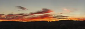 Deserted French Countryside Stampe: Cloud and clear sky during a sunset