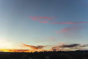 Southern France Sunset Stampe: Cloud and clear sky during a sunset