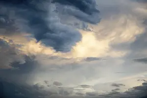 Cumulus Humilis Clouds Stampe: Cloud formation cumulus cloud (Cumulus) in front of sunset