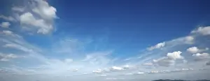 Empty Blue Horizon Stampe: Clouds in blue sky