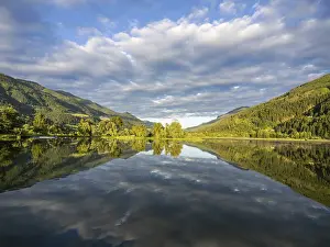 Lake Reflection Photography Stampe: Clouds are reflected in the lake