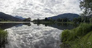 Stampe di Le nuvole sono riflesse nel lago, Gaishorner See, foto panoramica, Gaishorn am See, Paltental, Stiria, Austria Immagini Correlate Stampe: Le nuvole sono riflesse nel lago.